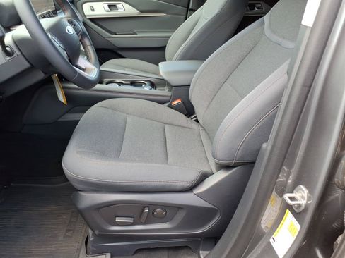 Used 2026 Ford Explorer Active AWD/4WD image 14