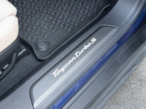 Used 2020 Porsche Taycan Turbo S image 29