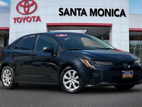 Used 2020 Toyota Corolla LE FWD image 2