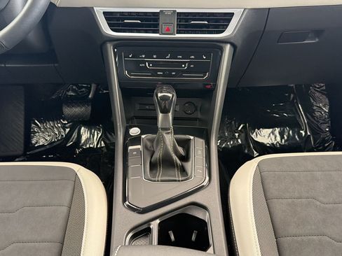New 2026 Volkswagen Taos SE FWD image 18