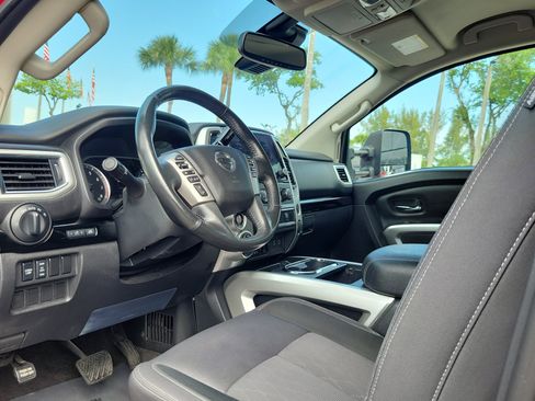 Used 2021 Nissan Titan SV w/ SV Convenience Package AWD/4WD image 9
