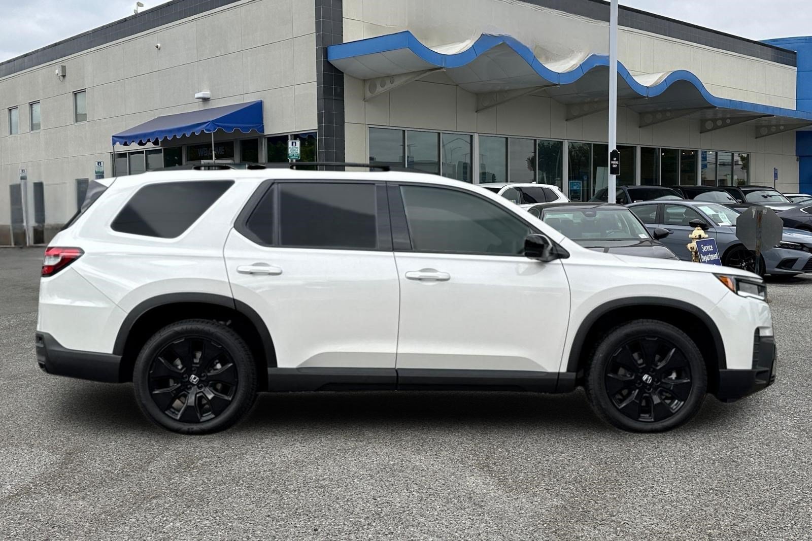New 2026 Honda Pilot Black Edition image 7