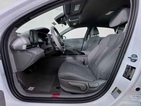 New 2026 Hyundai Elantra Sport FWD image 31