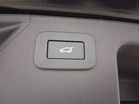 New 2025 Land Rover Discovery Sport S image 31