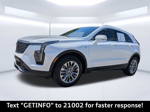 Used 2025 Cadillac XT4 Premium Luxury FWD image 8