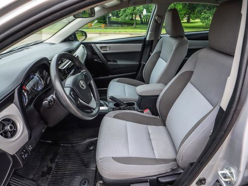 Used 2018 Toyota Corolla LE FWD image 30