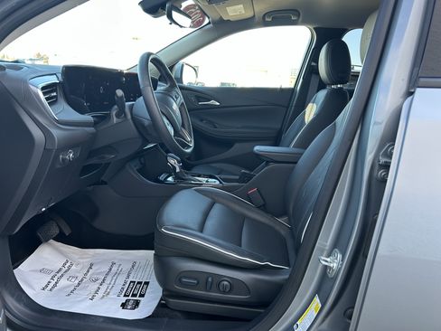 Used 2025 Buick Encore GX Avenir w/ Avenir Technology Package image 12
