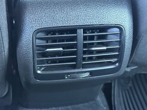 Used 2016 Volkswagen e-Golf SE w/ DC Fast Charging Package image 14