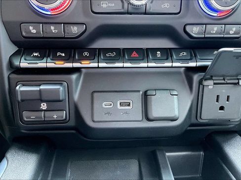 Used 2021 GMC Sierra 1500 AT4 w/ AT4 Value Package AWD/4WD image 16