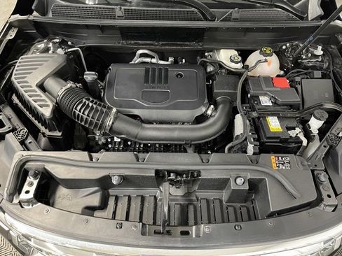 Used 2023 GMC Acadia SLE w/ Driver Convenience Package image 12