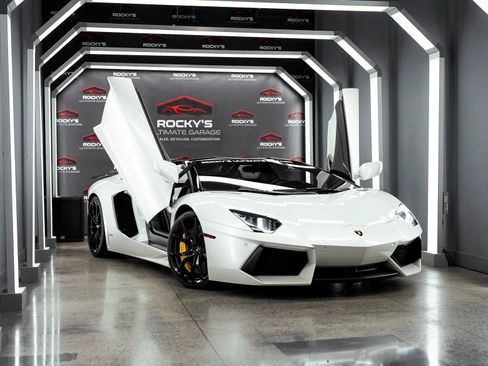 Used 2016 Lamborghini Aventador LP 700-4 AWD/4WD image 4