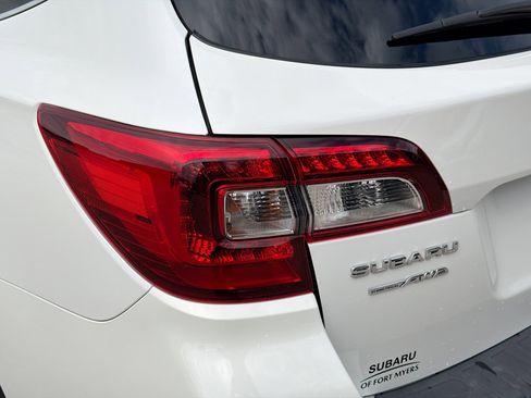 Used 2018 Subaru Outback 2.5i Limited image 10