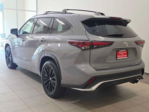 Certified 2025 Toyota Highlander XSE AWD/4WD image 4