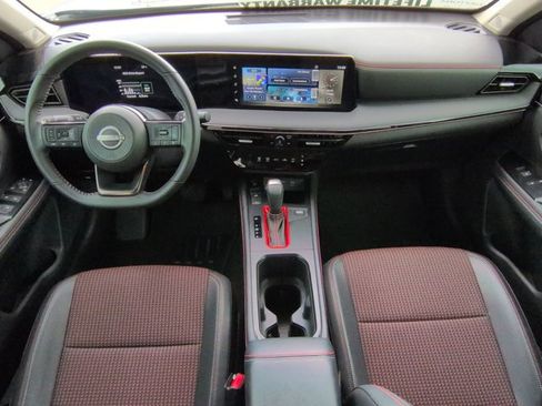 Used 2025 Nissan Kicks SR FWD image 16