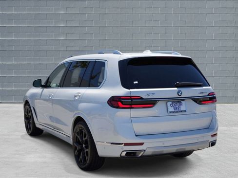 Used 2024 BMW X7 xDrive40i w/ Premium Package AWD/4WD image 3