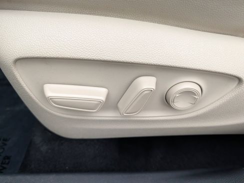 Used 2021 Toyota Highlander XLE image 23