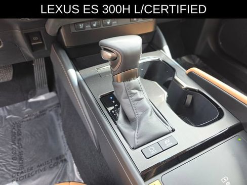 Used 2025 Lexus ES 300h w/ Premium Package FWD image 25