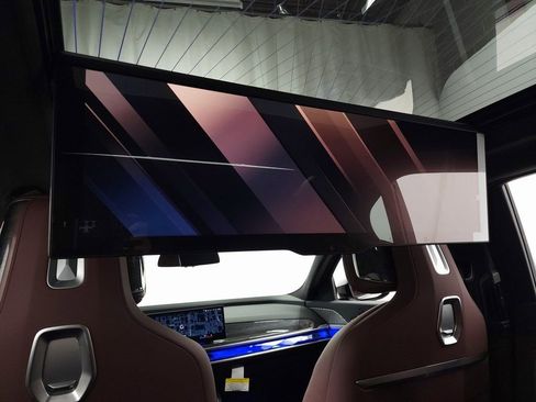 Used 2023 BMW 760i xDrive image 40