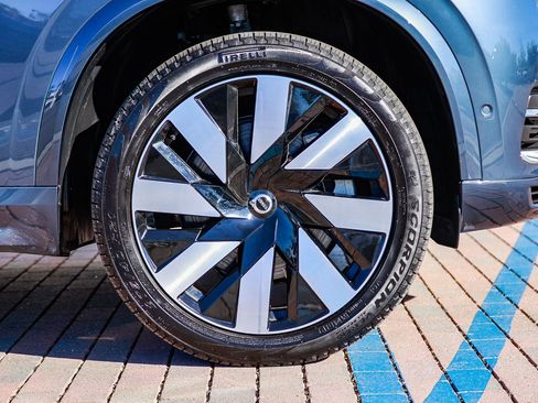 Used 2024 Volvo XC90 T8 Plus w/ Protection Package Premier image 11