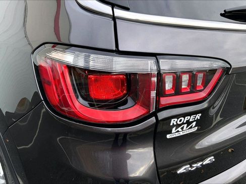 Used 2022 Jeep Compass Latitude image 28