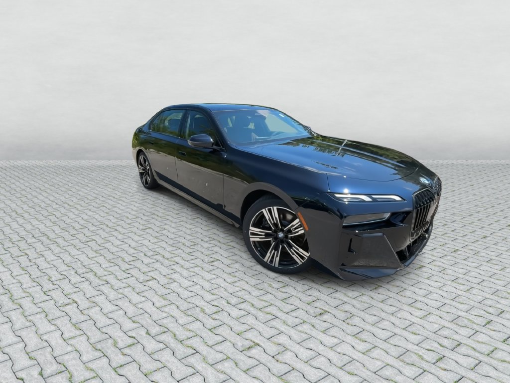 Used 2026 BMW 740i xDrive w/ Premium Package AWD/4WD image 2