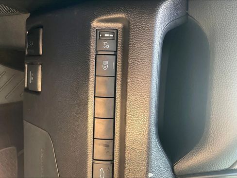 Used 2025 Toyota RAV4 XLE w/ Convenience Package FWD image 33