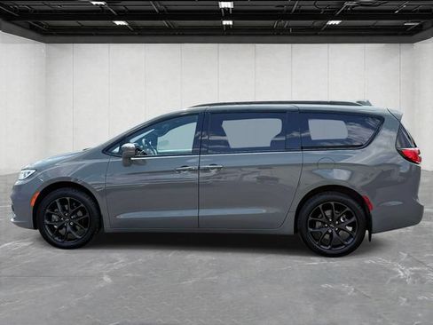 Used 2022 Chrysler Pacifica Touring-L w/ S Appearance Package AWD/4WD image 8