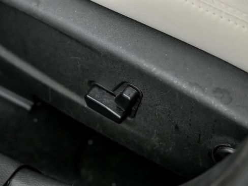 Used 2020 Chrysler 300 Touring w/ Chrome Appearance Package image 21