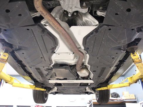 Used 2021 Mercedes-Benz GLE 350 4MATIC w/ AMG Line Exterior image 98