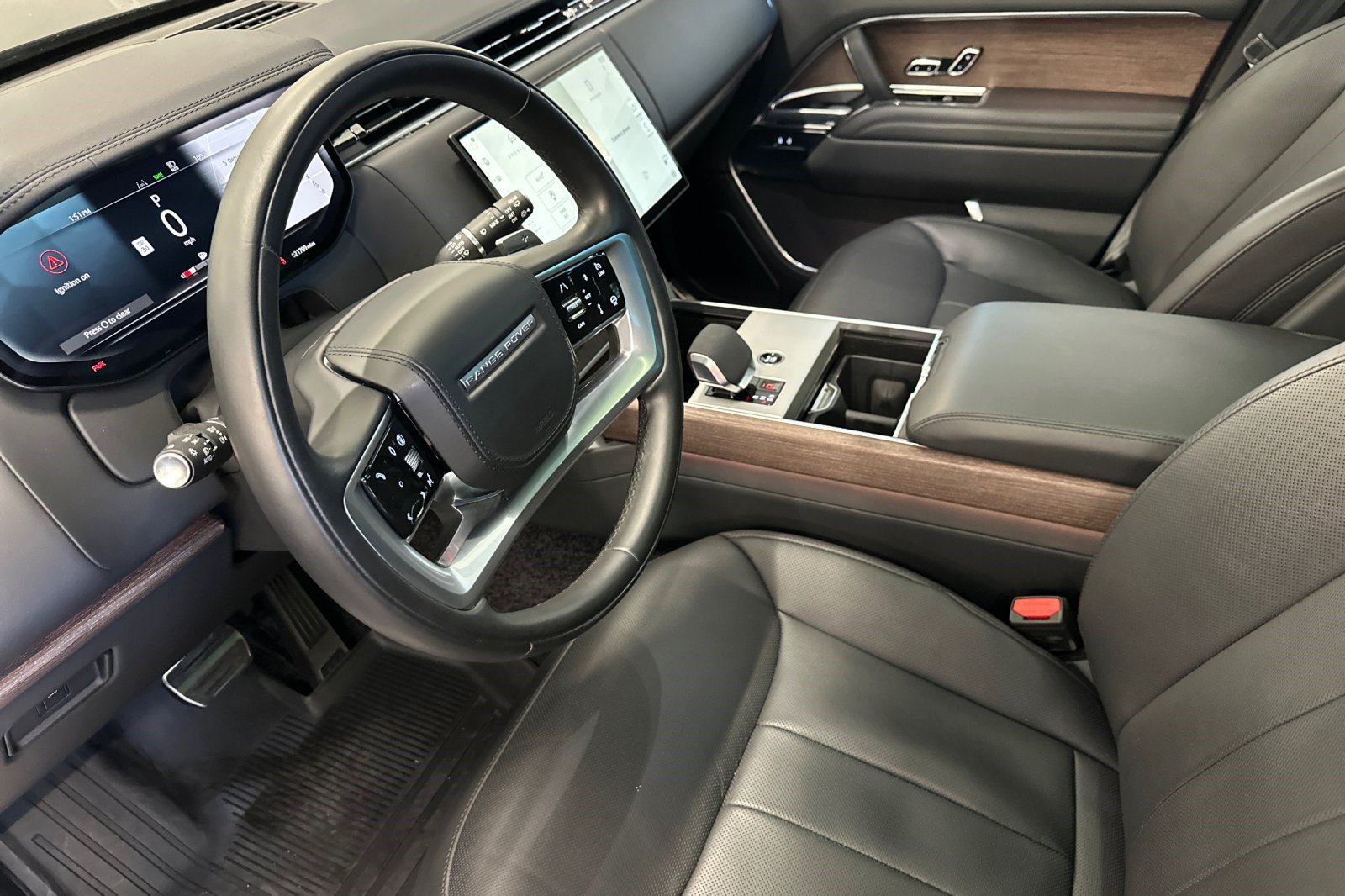 Used 2025 Land Rover Range Rover SE AWD/4WD image 4