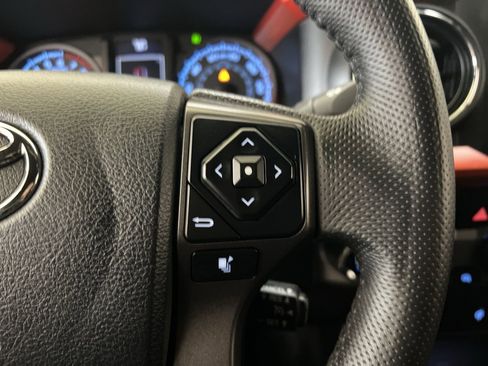 Used 2017 Toyota Tacoma TRD Off-Road w/ Tow Package (A/T) AWD/4WD image 31