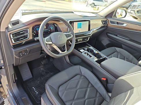 New 2026 Volkswagen Atlas SE image 13