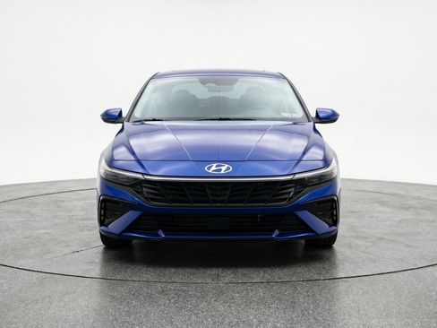 Used 2025 Hyundai Elantra SEL FWD image 2
