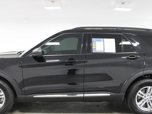 Used 2023 Ford Explorer XLT AWD/4WD image 6