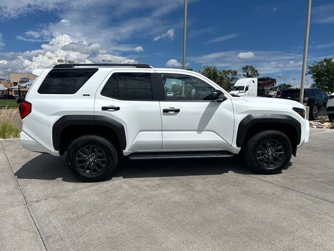Used 2025 Toyota 4Runner SR5 AWD/4WD image 9