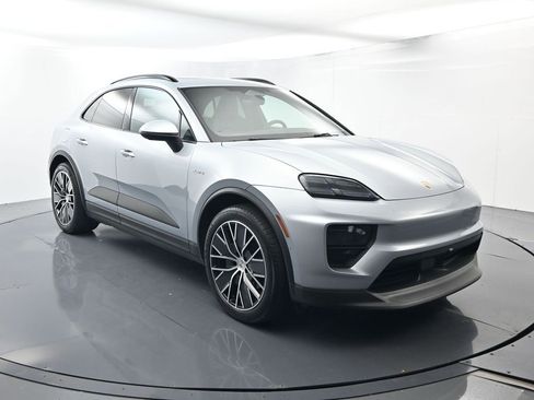 Certified 2025 Porsche Macan Electric RWD image 17