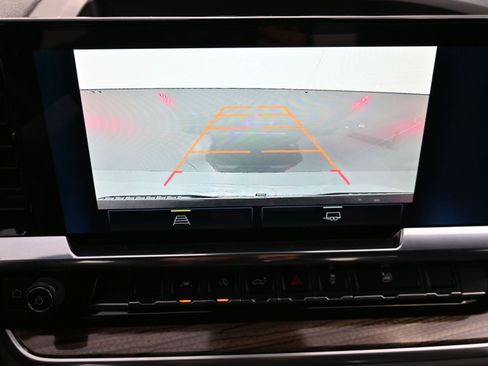 Used 2025 Chevrolet Silverado 1500 LT image 17