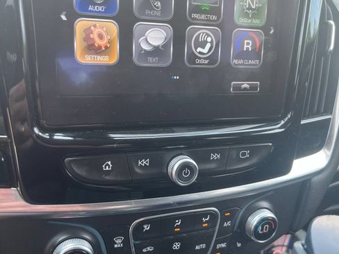 Used 2018 Chevrolet Traverse LT FWD image 20