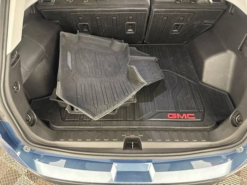 Used 2024 GMC Terrain SLE w/ Driver Convenience Package FWD image 25