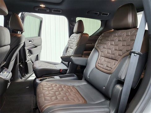Used 2025 Nissan Armada Platinum Reserve image 44