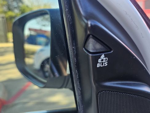 Used 2015 Volvo XC60 T5 Platinum image 28