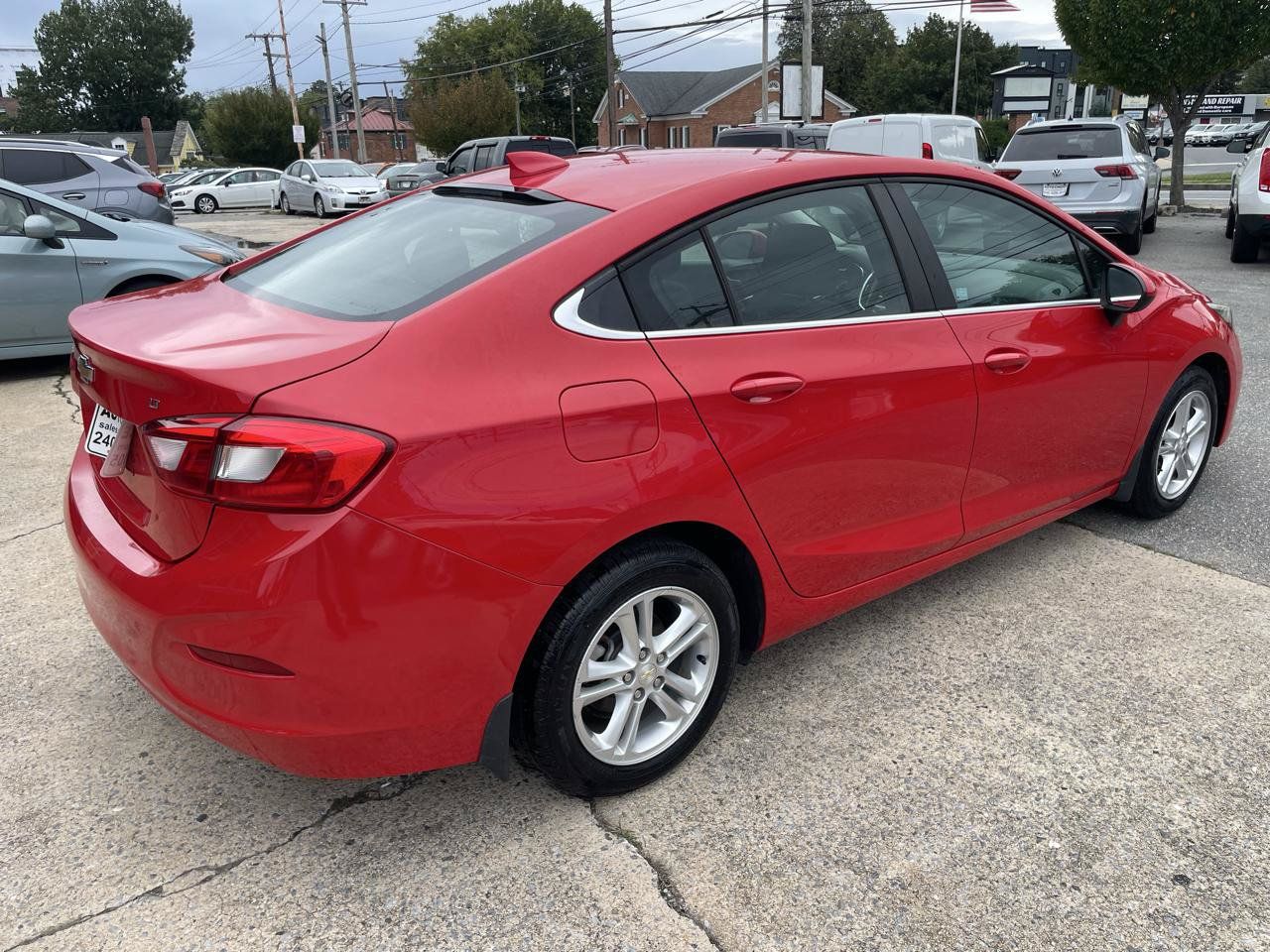 Used 2018 Chevrolet Cruze LT FWD image 18