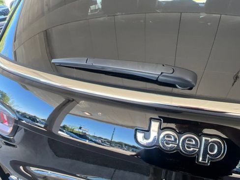 Used 2023 Jeep Compass Latitude w/ Convenience Group AWD/4WD image 34