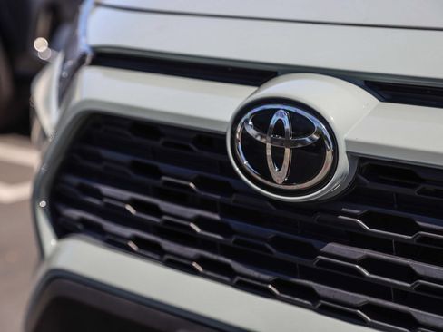 Certified 2022 Toyota RAV4 XLE Premium FWD image 11