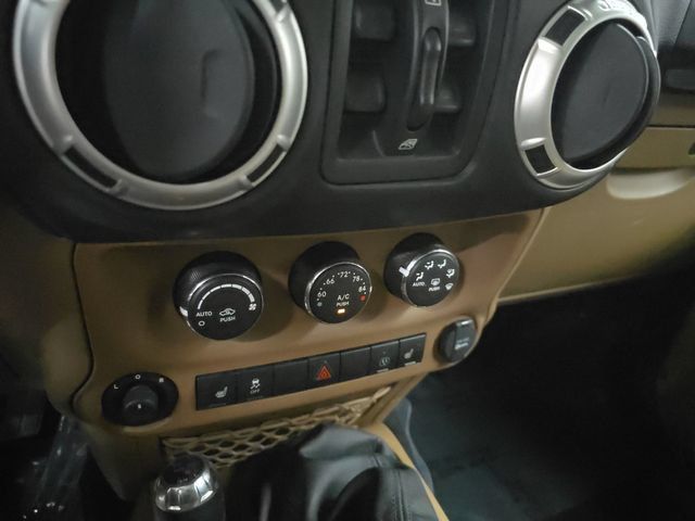 Used 2013 Jeep Wrangler Unlimited Sahara w/ Connectivity Group AWD/4WD image 29