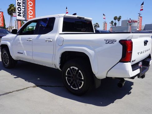 Used 2024 Toyota Tacoma TRD Sport w/ TRD Sport Upgrade Package AWD/4WD image 5