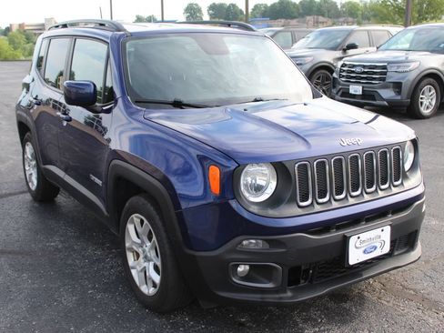 Used 2018 Jeep Renegade Latitude FWD image 7