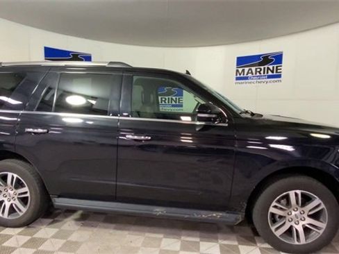 Used 2024 Ford Expedition Limited image 3