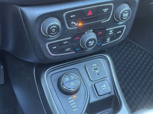 Used 2018 Jeep Compass Trailhawk w/ Leather Interior Group image 20