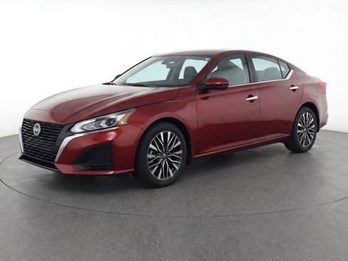 Used 2024 Nissan Altima 2.5 SV FWD image 3